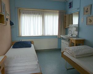 Slaapkamer met eenpersoonsbed in VZ1128 Vakantiebungalow, Koudekerke, Walcheren, Zeeland.