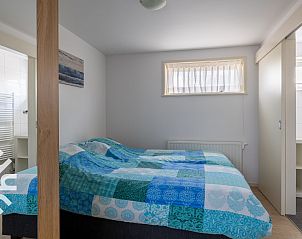 Eethoek in vakantiehuis ZE681, Koudekerke, Walcheren, met houten tafel en comfortabele stoelen in Zeeland.