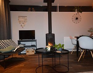 Stilvolle Sitzecke mit Kamin im Ferienhaus in Koudekerke, Zeeland