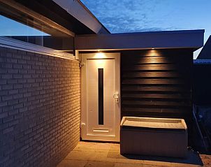 Eingang zum Ferienhaus in Koudekerke bei Sonnenuntergang, Walcheren, Zeeland