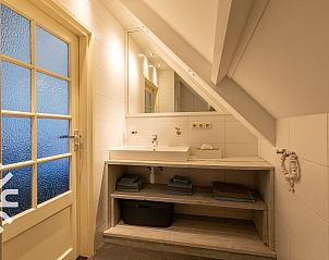 Covered terrace of vacation home ZE068 in Oostkapelle, Walcheren, Zeeland for relaxation.