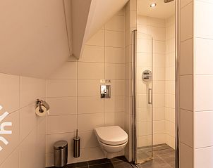 Rear view of vacation home ZE068 in Oostkapelle, Walcheren, Zeeland with garden.