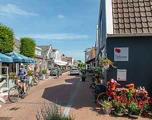 Terrace of vacation home ZE366 in Oostkapelle, Walcheren, with comfortable seating.
