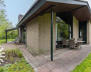 Aerial view of vacation home ZE366 in Oostkapelle, Walcheren, surrounded by greenery.