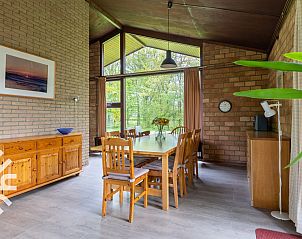 Terrace and garden of vacation home ZE366 in Oostkapelle, Walcheren, surrounded by greenery.