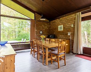 Stylish bathroom in vacation home ZE366 in Oostkapelle, Walcheren, with modern finishes.