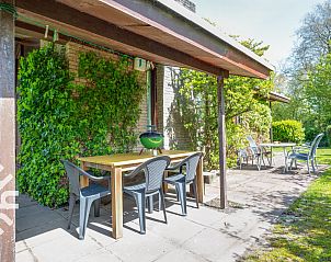 Buitenruimte met eettafel in vakantiehuis ZE367, Oostkapelle, Walcheren.