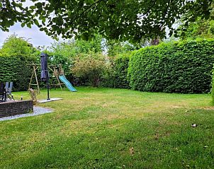Spacious green garden of VZ2330 Holiday home in Oostkapelle, Walcheren, Zeeland.