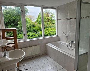 Bathroom with bath and shower in VZ2330 Holiday home Oostkapelle, Walcheren, Zeeland.