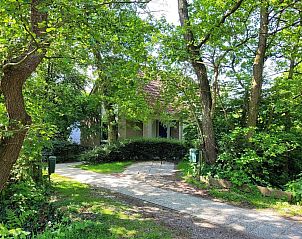 Trees surround VZ2330 Holiday home in Oostkapelle, Walcheren, Zeeland.