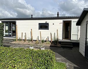 Auenansicht von VZ882 Ferienhaus Oostkapelle mit Garten in Zeeland.