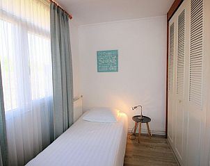 Knusse eenpersoonskamer in VZ986 Vakantiebungalow in Oostkapelle, Walcheren, ideaal voor rust in Zeeland.