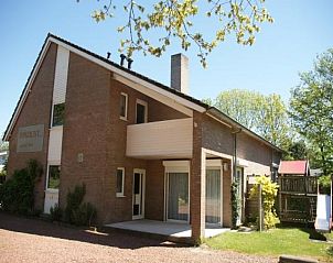 ZE319 vakantiehuis in Oostkapelle Walcheren met ruime tuin en moderne architectuur