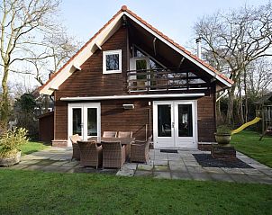 VZ1174 Vakantiehuis in Oostkapelle met ruim terras in de groene omgeving van Walcheren, Zeeland.