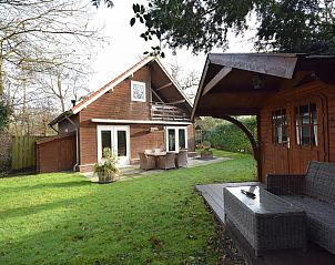 Gezellige zithoek bij VZ1174 Vakantiehuis in Oostkapelle, Walcheren, omringd door natuur.