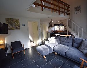 Open woonkamer en keuken in VZ1174 Vakantiehuis in Oostkapelle, Walcheren, Zeeland.