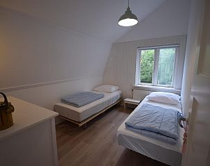 Schlafzimmer mit zwei Einzelbetten im Ferienhaus VZ1158 in Oostkapelle, Walcheren.