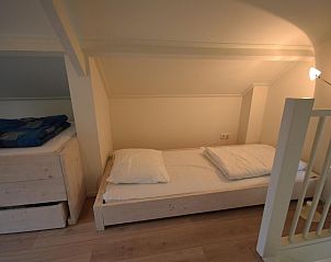 Gemtliche Ecke mit Bett im Dachgeschoss des Ferienhauses VZ1158 in Oostkapelle, Walcheren.