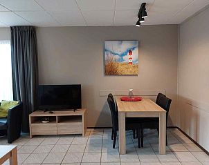 Stijlvolle eetkamer in ZE319 vakantiehuis Oostkapelle Walcheren met moderne inrichting