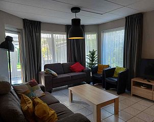 Moderne badkamer en zonnige veranda in ZE319 vakantiehuis Oostkapelle Walcheren