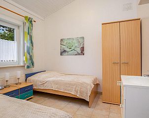 Second bedroom in VZ2420 Holiday bungalow Oostkapelle with single beds