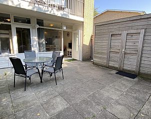 Buitenplaats VZ069 Vakantieappartement Oostkapelle, Walcheren, met terras en houten schuur.