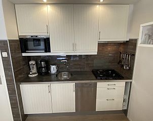 Volledig uitgeruste keuken in VZ069 Vakantieappartement Oostkapelle, Walcheren, met vaatwasser.