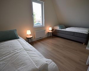 Eenpersoonskamer in VZ1078 Vakantiehuis in Oostkapelle met modern interieur.