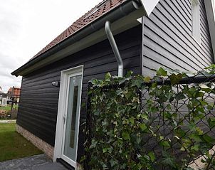 Wasmachine in VZ1078 Vakantiehuis in Oostkapelle voor extra gemak tijdens uw verblijf.