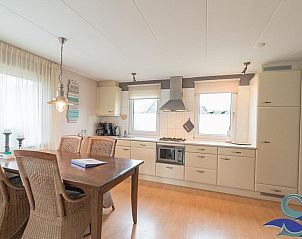 Moderne keuken in VZ1162 Vakantiehuis in Oostkapelle, Walcheren, compleet uitgerust.