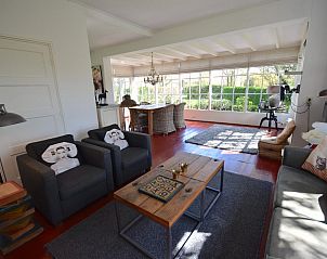 Gezellige woonkamer van VZ2316 Vrijstaand vakantiehuis in Oostkapelle, Walcheren, Zeeland.