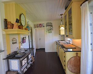 Landelijke keuken in VZ2316 Vrijstaand vakantiehuis in Oostkapelle, Walcheren, Zeeland.