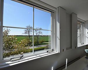 Comfortabele slaapkamer met tweepersoonsbed in VZ2316 Vrijstaand vakantiehuis in Oostkapelle, Walcheren, Zeeland.