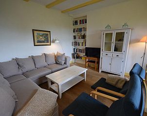 Knusse zithoek in VZ2329 Vakantiehuis Oostkapelle, ideaal voor ontspanning op Walcheren.