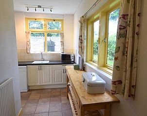 Praktische bijkeuken in VZ2329 Vakantiehuis Oostkapelle met veel lichtinval, Walcheren.