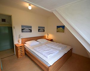 Comfortabele slaapkamer in VZ2329 Vakantiehuis Oostkapelle met uitzicht op natuur, Walcheren.