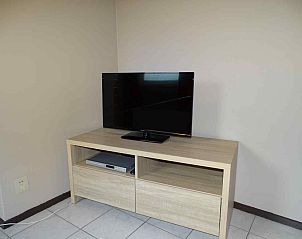 Gezellige woonkamer in vakantiehuis ZE323, Oostkapelle, Walcheren, Zeeland met decoratie.