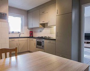 Serre van ZE326 vakantiehuis Oostkapelle Walcheren met uitzicht op de tuin.