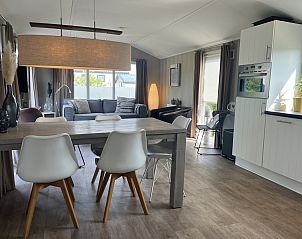 Kitchenette with oven in ZE1509 vacation home, Oostkapelle, Zeeland.