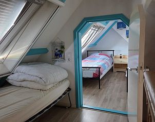 Gezellige slaapkamer met twee eenpersoonsbedden in vakantiehuis ZE1548, Oostkapelle.