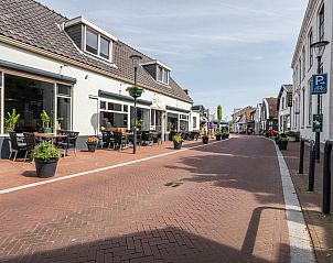 Gezellige winkelstraat in Oostkapelle, dichtbij vakantiehuis ZE1548, Walcheren.