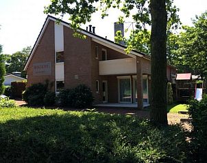 ZE322 vakantiehuis in Oostkapelle op Walcheren, Zeeland met ruime tuin en groene omgeving.