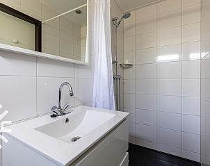 Compact bathroom with toilet in vacation home ZE414, Oostkapelle, Walcheren, Zeeland.