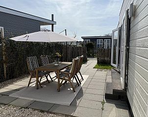 VZ652 Chalet Oostkapelle with outdoor space and garden furniture, Zeeland.