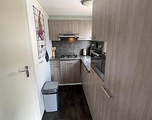 Compact kitchen of VZ652 Chalet Oostkapelle, vacation home in Walcheren.