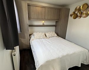 Master bedroom of VZ652 Chalet Oostkapelle, vacation home in Zeeland.