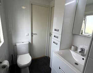 Bathroom with sink in VZ652 Chalet Oostkapelle, Zeeland.