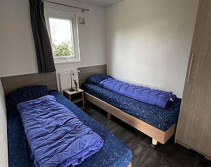 Second bedroom with single beds in VZ652 Chalet Oostkapelle, Zeeland.