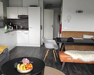 Moderne keuken in VZ848 Chalet Oostkapelle, vakantiehuis in Oostkapelle, Zeeland.