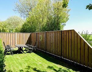 Priv terras bij VZ118 Appartement Oostkapelle, ideaal voor ontspanning in de natuur van Walcheren.